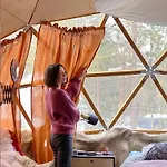 Private Jacuzzi Igloo Bedroom In Aurora Lounge With Shared Sauna And Pet Friendly خيمة فخمة روفانييمي