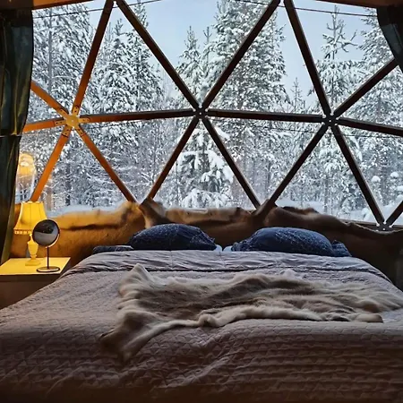 Private Jacuzzi Igloo Bedroom In Aurora Lounge With Shared Sauna And Pet Friendly Lyxtält *