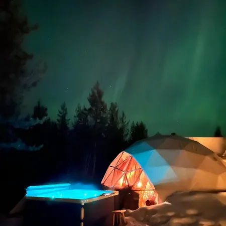 Private Jacuzzi Igloo Bedroom In Aurora Lounge With Shared Sauna And Pet Friendly Glamping *