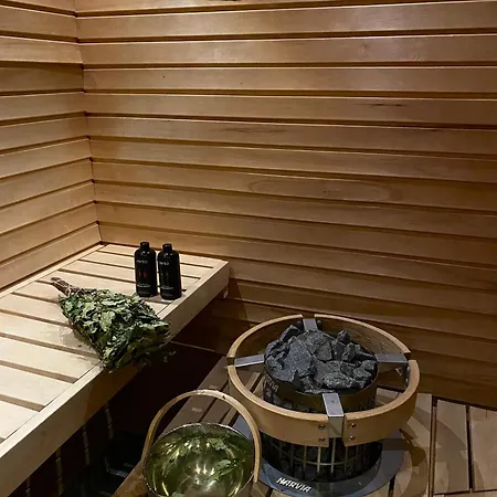 Private Jacuzzi Igloo Bedroom In Aurora Lounge With Shared Sauna And Pet Friendly רובניימי