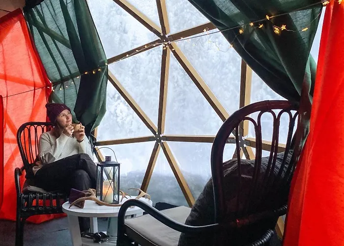 Private Jacuzzi Igloo Bedroom In Aurora Lounge With Shared Sauna And Pet Friendly Luksustelt *